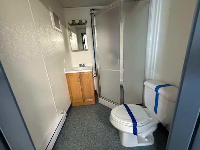 2 Units - Modular Trailer Mounted Buildings With 30 Jack & Jill Rooms And 4 Private Ensuite Rooms)